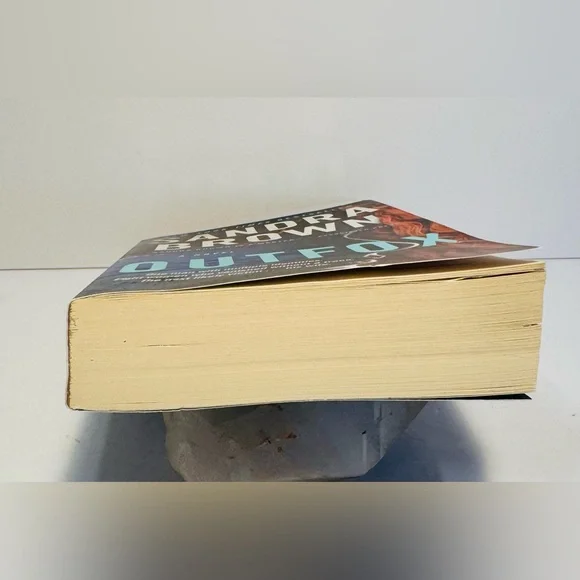 'Outfox' by Sandra Brown Softcover Novel - Picture 4 of 8